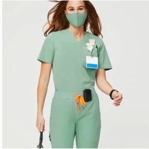 LIMITED EDITION JADE FIGS SCRUB SET